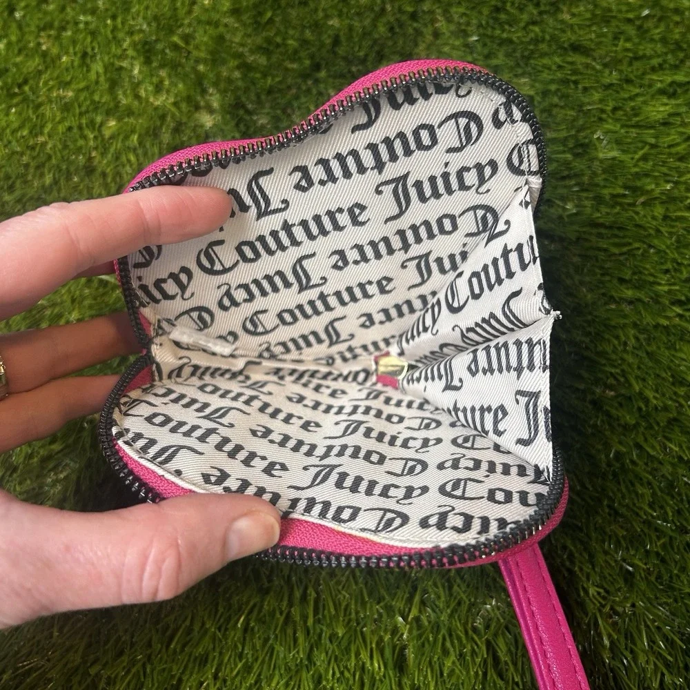 Juicy Couture Hot Pink Heart Shaped Wristlet‎ Pouch Gold Logo Zip Coin Purse